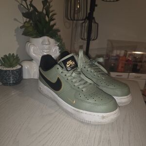 Nike Air Men's Olive and Black Sneakers